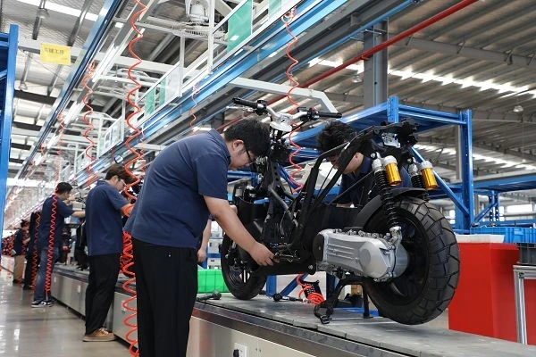 page-1-1 Workers assembling electric scooter frames on SIEKON production line