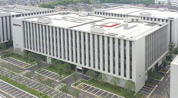 A Globally Oriented, Fully Integrated Operating Model